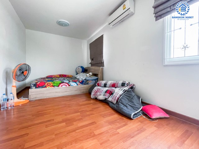 *****ทาวน์เฮ้าส์มือสองนนทบุรี ม.ไลโอ อีลิท รัตนาธิเบศร์-บางใหญ่ เนื้อที่ 18 ตร.ว. ฟังก์ชัน 3 ห้องนอน 2 ห้องน้ำ 1 ที่จอดรถ บ้านพร้อมอยู่ สภาพดี บนทำเลเดินทางสะดวก ใกล้เซ็นทรัลเวสต์เกต และรถไฟฟ้าสายสีม่วง "สถานีคลองบางไผ่" จองด่วน!